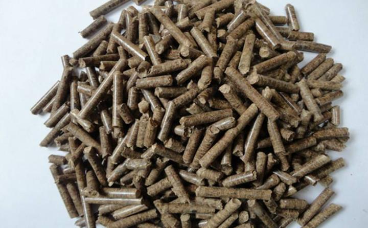 秸稈、鋸末、廢木頭等秸稈顆粒機(jī)加工成顆粒狀的生物質(zhì)燃料